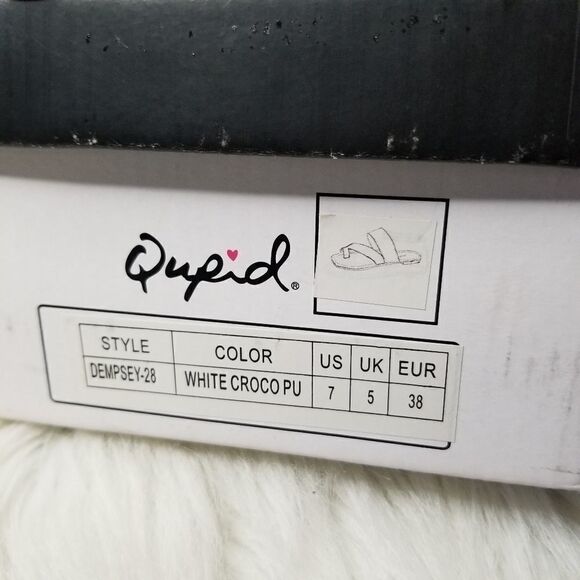 Quipid sandals black and white size 7 - Picture 4 of 5